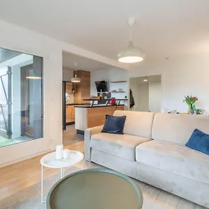 bel-apt-terrasse-a-2-pas-du-lac.hotels-rhonealpes.com/